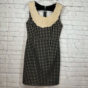 Esley Sleeveless Shift Dress size Small